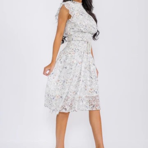 WOMEN'S SLEEVELESS SMOCK BELTED FLORAL PRINT MIDI DRESS IN WHITE - Picture 2 of 4